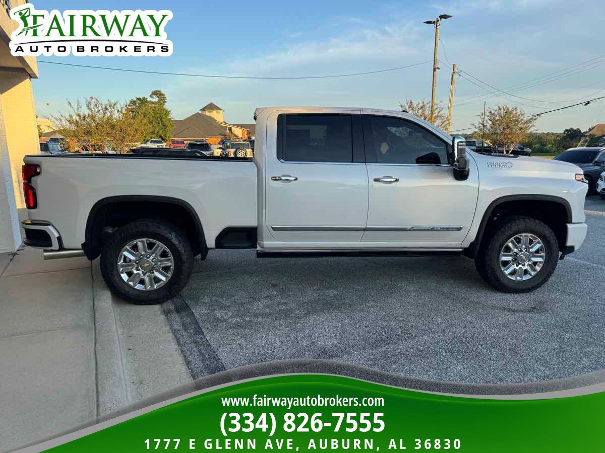 Used 2025 Chevrolet Silverado 2500 High Country w/ Technology Package AWD/4WD image 5