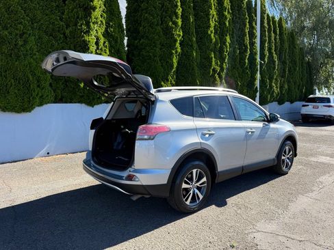 Used 2016 Toyota RAV4 XLE AWD/4WD image 10