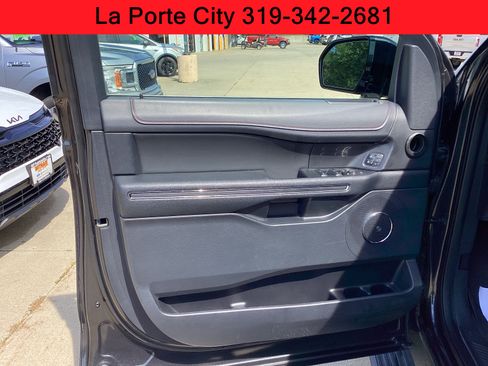 Used 2022 Ford Expedition Limited AWD/4WD image 7