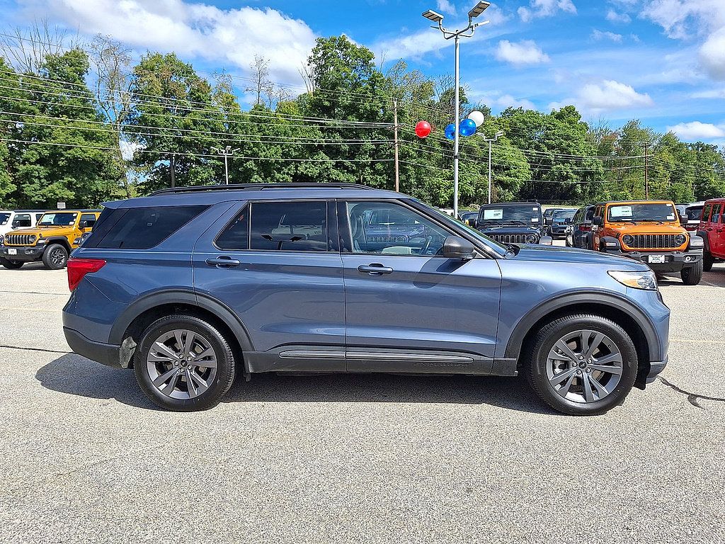 Used 2021 Ford Explorer XLT w/ Equipment Group 202A AWD/4WD image 26