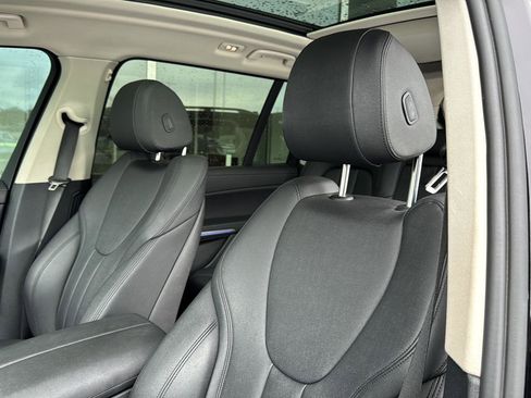 Used 2022 BMW X7 xDrive40i w/ Parking Assistance Package image 25