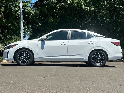 Used 2024 Nissan Sentra SV FWD image 5