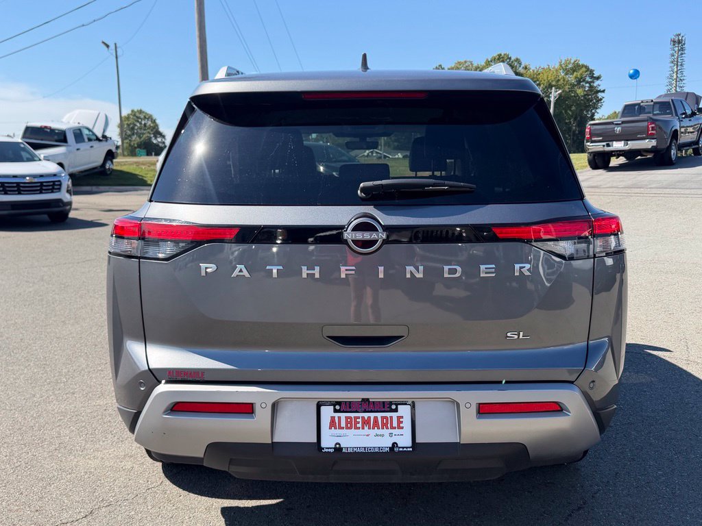 Used 2025 Nissan Pathfinder SL FWD image 4