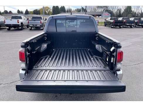 Used 2021 Toyota Tacoma TRD Off-Road image 11