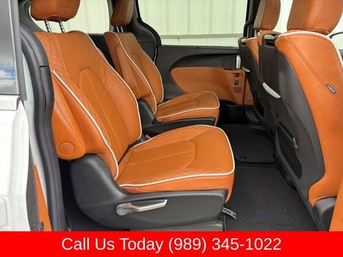 New 2026 Chrysler Pacifica Pinnacle w/ Trailer Tow Group AWD/4WD image 36