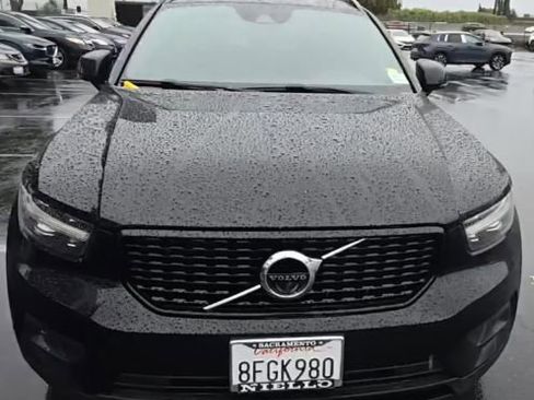 Used 2019 Volvo XC40 T5 R-Design image 3