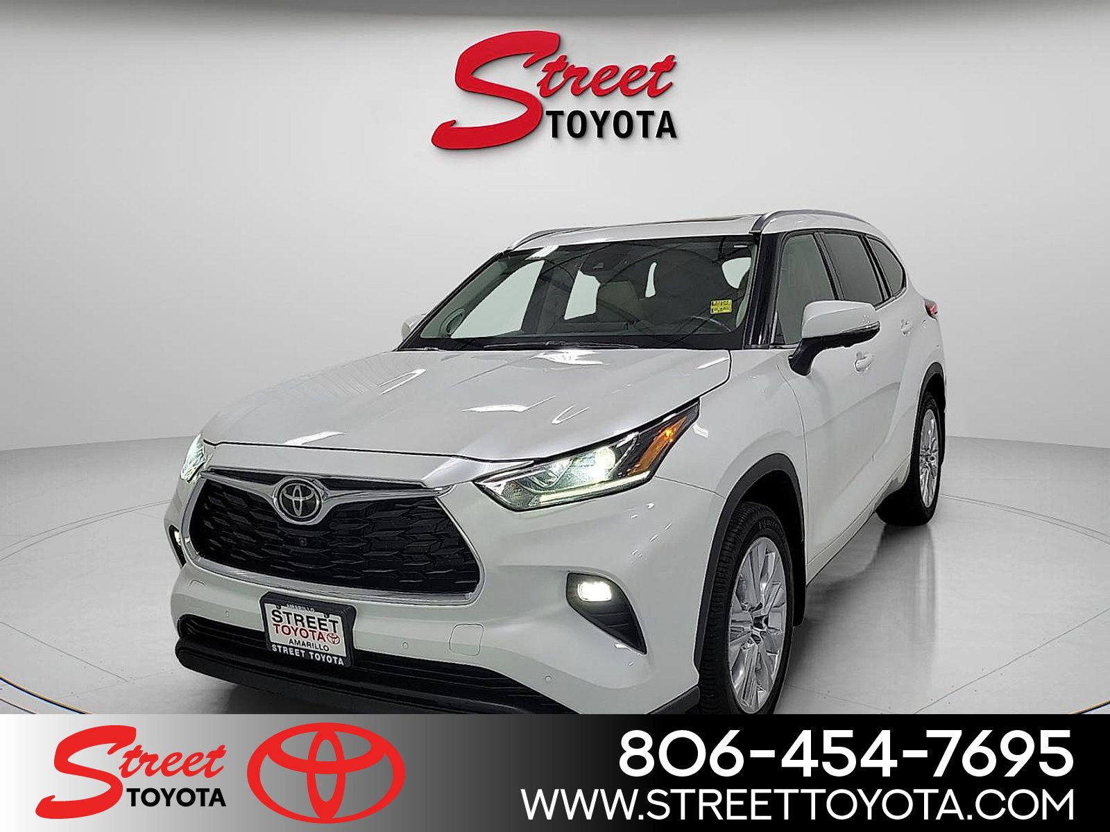 Used 2023 Toyota Highlander Limited AWD/4WD image 1