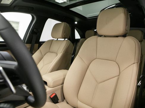 New 2026 Porsche Macan AWD/4WD image 5