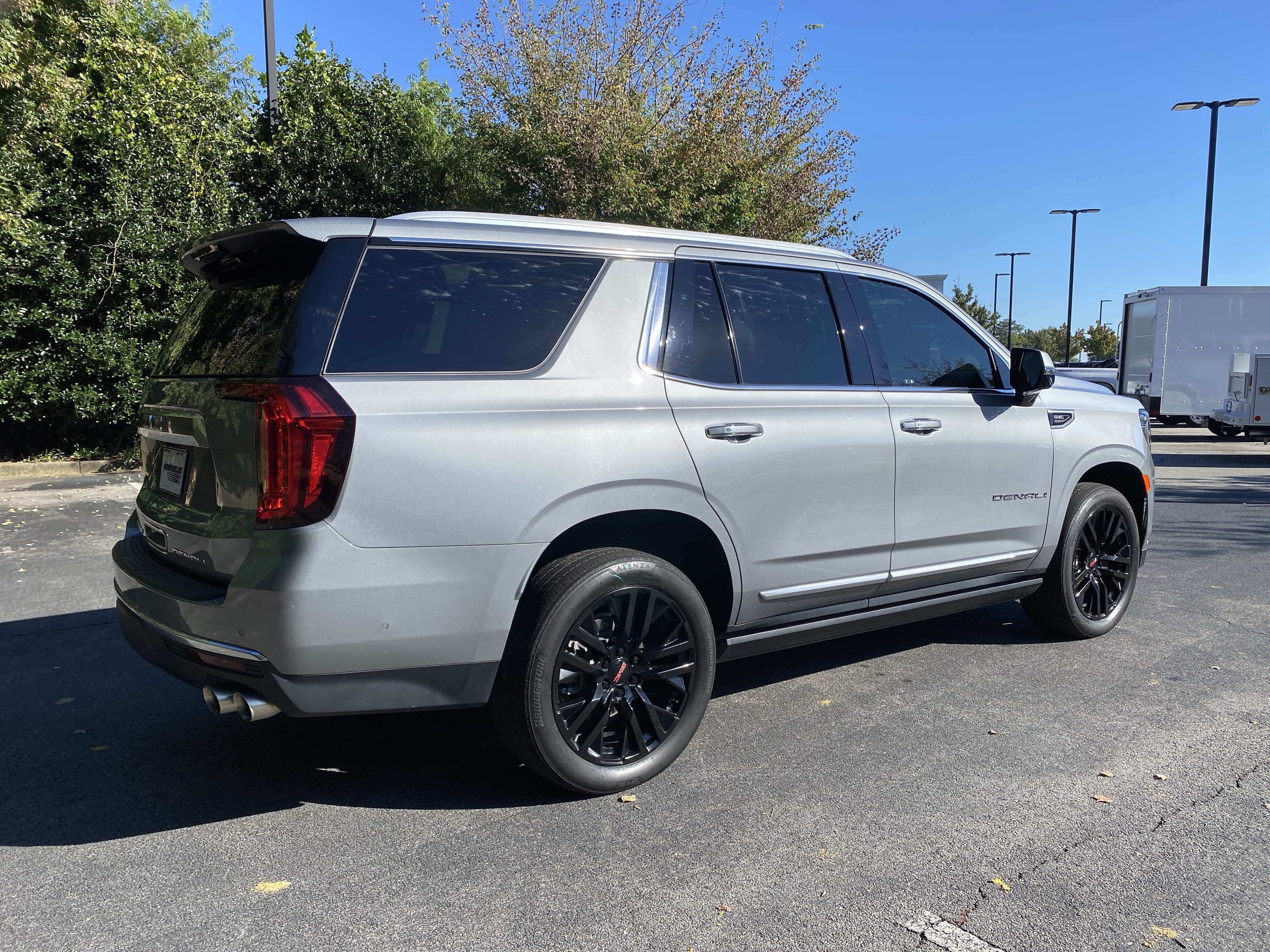 Used 2023 GMC Yukon Denali w/ Advanced Technology Package AWD/4WD image 9