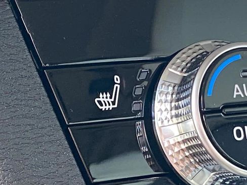 New 2025 Mitsubishi Outlander SE image 9