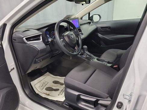 Used 2025 Toyota Corolla LE image 12