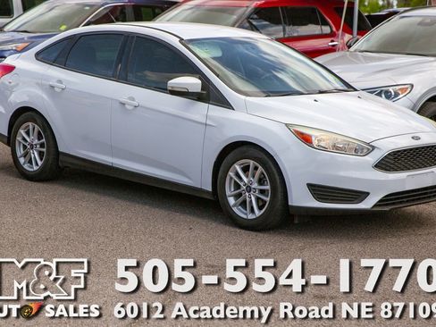 Used 2015 Ford Focus SE FWD image 1