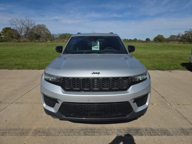 Certified 2024 Jeep Grand Cherokee Limited w/ Luxury Tech Group II AWD/4WD image 2