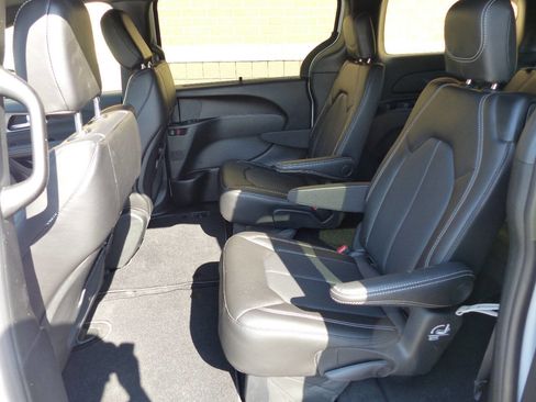 Used 2026 Chrysler Pacifica Select FWD image 39
