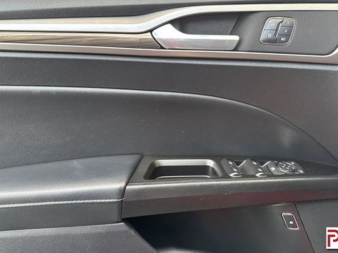 Used 2018 Ford Fusion Energi SE image 11