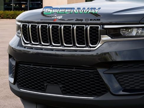 New 2025 Jeep Grand Cherokee Laredo RWD image 11
