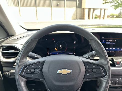 Used 2025 Chevrolet TrailBlazer LT FWD image 24