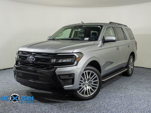 Used 2024 Ford Expedition XLT image 3