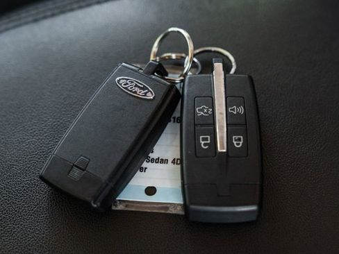 Used 2010 Ford Taurus SHO image 91