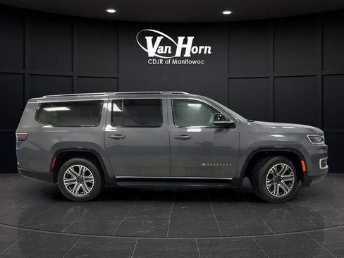 Used 2023 Jeep Wagoneer L 4WD w/ Premium Group I image 2