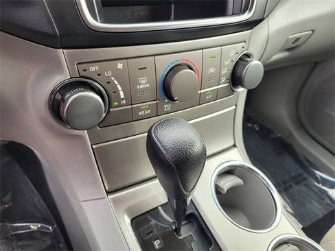 Used 2013 Toyota Highlander Plus image 16
