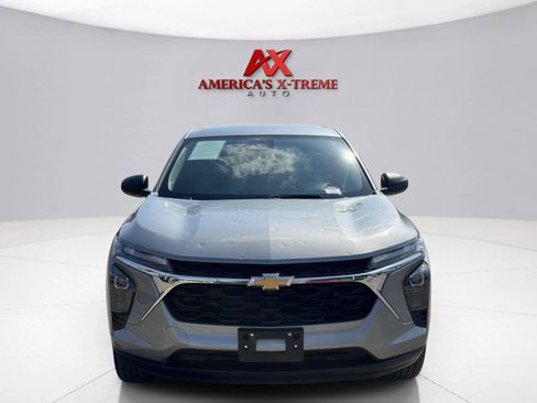 Used 2025 Chevrolet Trax LS w/ Driver Confidence Package FWD image 9
