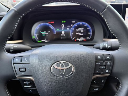 Used 2024 Toyota Crown AWD/4WD image 19