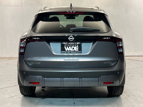 Used 2025 Nissan Kicks SV w/ SV Premium Package AWD/4WD image 4