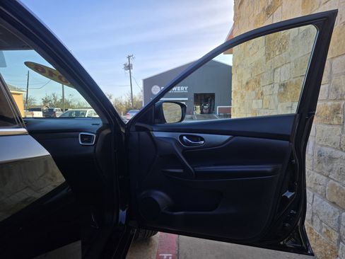 Used 2016 Nissan Rogue S image 8