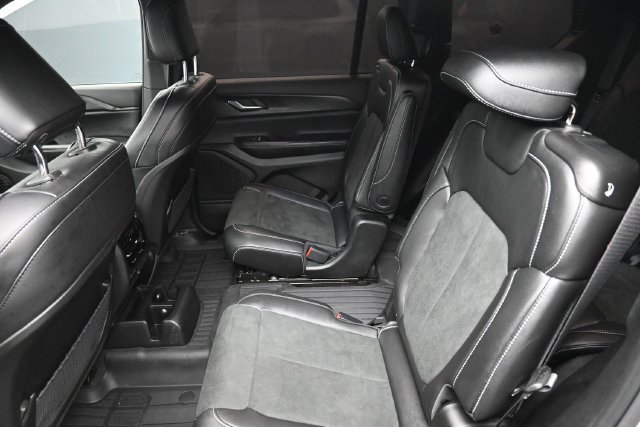 Used 2025 Jeep Grand Cherokee L Altitude RWD image 22