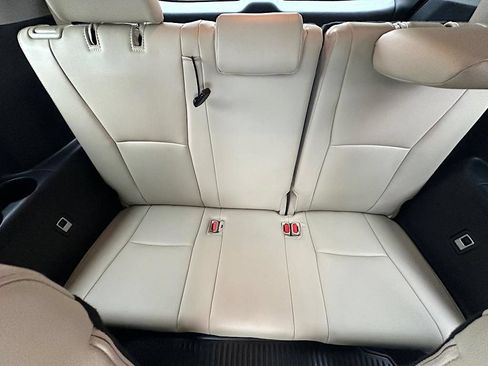 Certified 2024 Toyota Highlander Limited AWD/4WD image 18