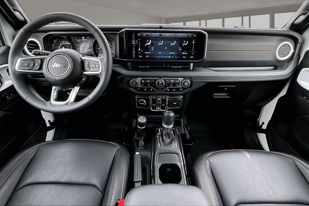 Used 2026 Jeep Wrangler Unlimited Sahara AWD/4WD image 16