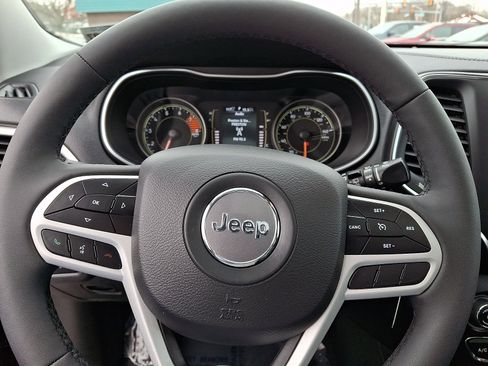 Used 2022 Jeep Cherokee Latitude w/ Sun & Sound Group image 24