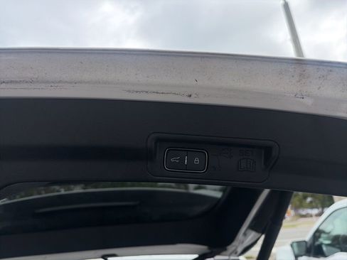 Used 2020 Ford Explorer XLT image 13