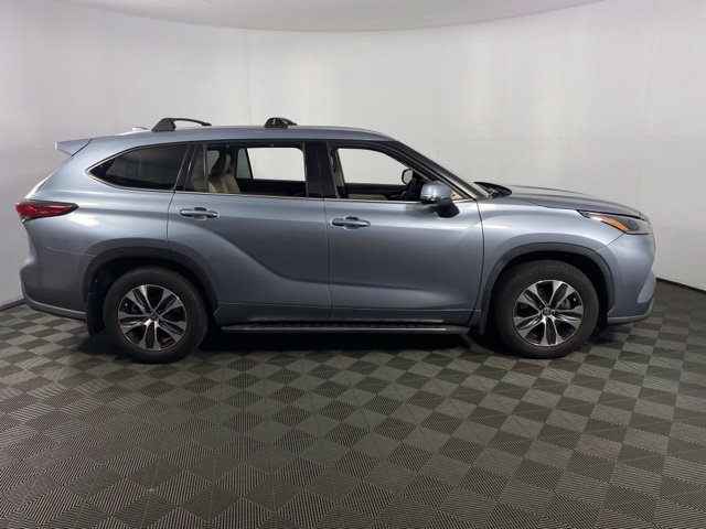 Used 2021 Toyota Highlander XLE AWD/4WD image 10