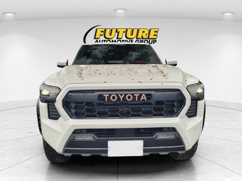 Used 2025 Toyota Tacoma TRD Off-Road image 2