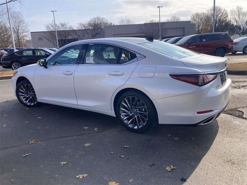 New 2025 Lexus ES 350 Ultra Luxury image 4