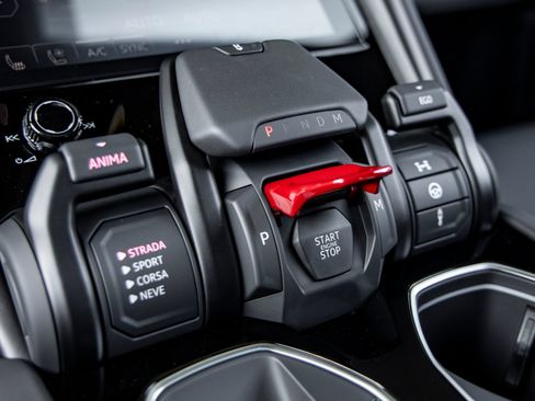 Used 2024 Lamborghini Urus S AWD/4WD image 35