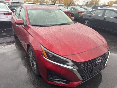 Used 2023 Nissan Altima 2.5 SV w/ SV Premium Package image 5