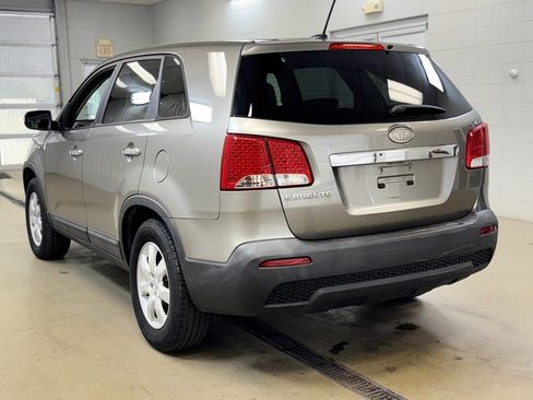 Used 2011 Kia Sorento LX image 7