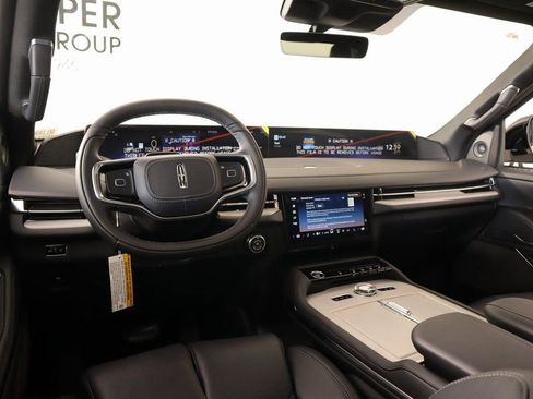 New 2025 Lincoln Navigator Reserve w/ Jet Appearance Package AWD/4WD image 2