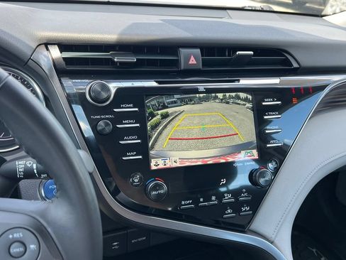 Used 2019 Toyota Camry XLE FWD image 25