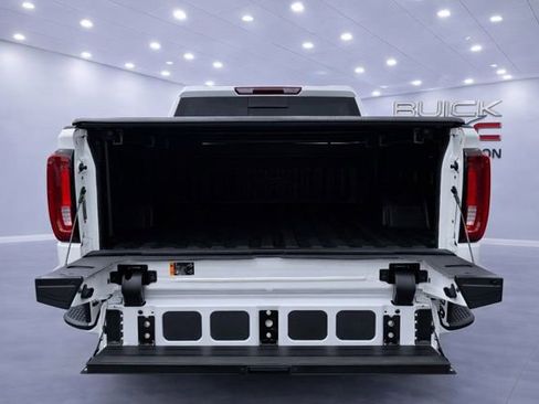 Used 2023 GMC Sierra 1500 AT4 w/ AT4 Preferred Package AWD/4WD image 9