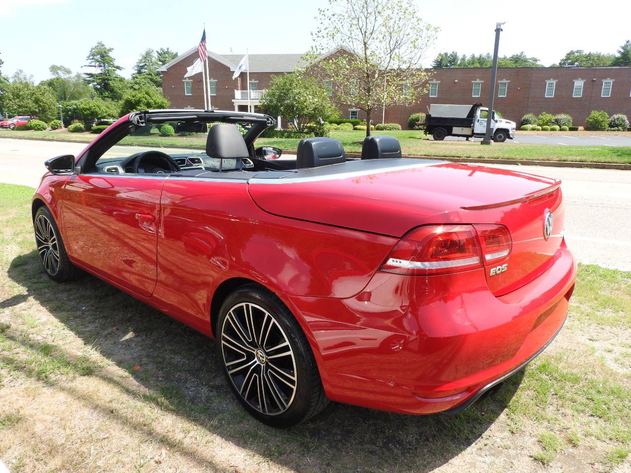 Used 2014 Volkswagen Eos FWD image 5
