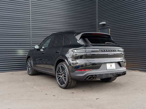 New 2026 Porsche Cayenne AWD/4WD image 3