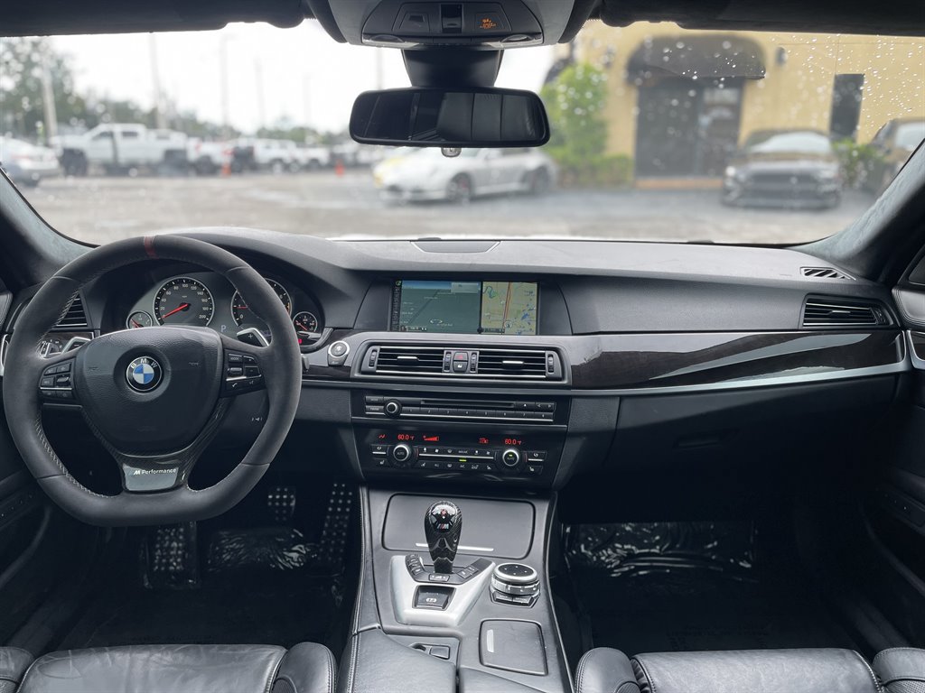 Used 2013 BMW M5 RWD image 2
