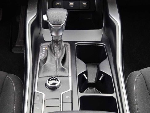 Used 2023 Kia Sorento LX image 17