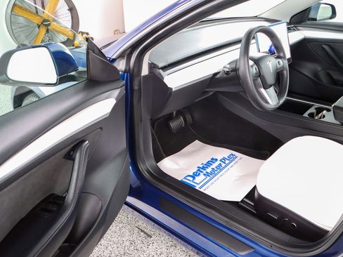 Used 2022 Tesla Model 3 Long Range image 3