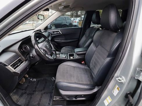 Used 2022 Mitsubishi Outlander SE image 32