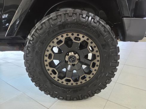 Used 2012 Jeep Wrangler Sahara w/ Dual Top Group AWD/4WD image 12